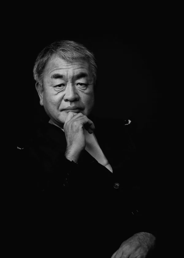 Mimar Kengo Kuma’nın siyah-beyaz portresi